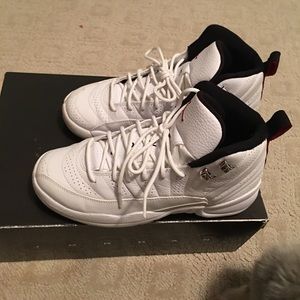 Air Jordan 12 retro (grade school)
